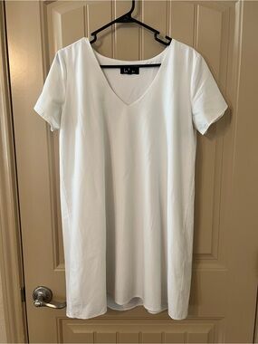 Lulu's White V-Neck Short Sleeve Tunic
